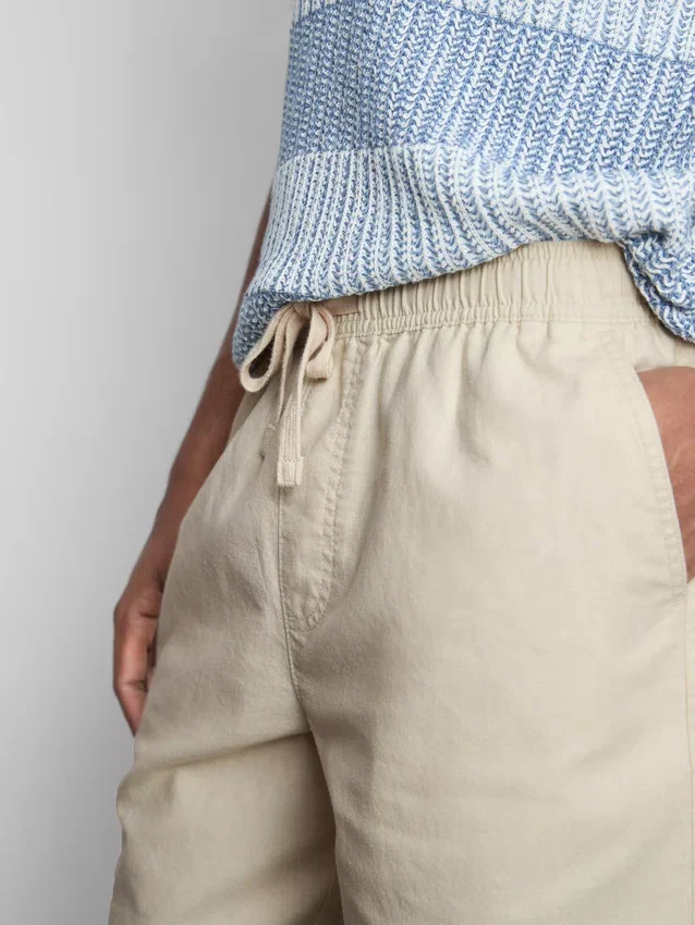 Pantaloni scurți din amestec de in, cu șnur Pantaloni scurți din amestec de in, cu șnur