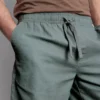 Pantaloni scurți din amestec de in, cu șnur Pantaloni scurți din amestec de in, cu șnur