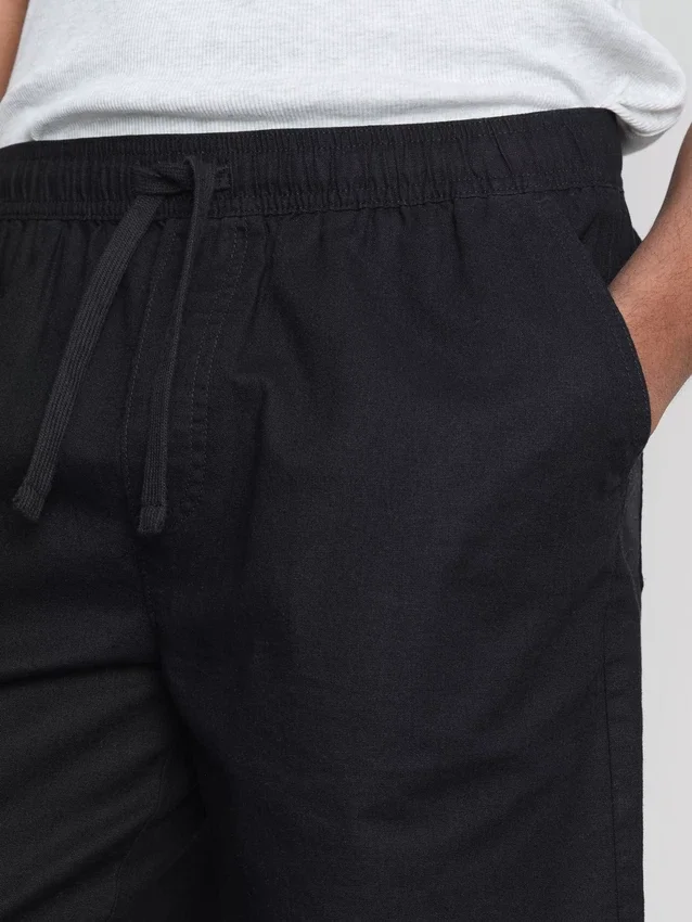 Pantaloni scurți din amestec de in, cu șnur Pantaloni scurți din amestec de in, cu șnur