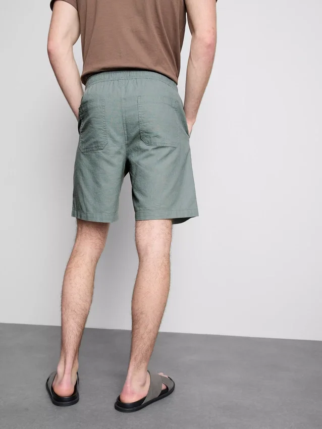 Pantaloni scurți din amestec de in, cu șnur Pantaloni scurți din amestec de in, cu șnur