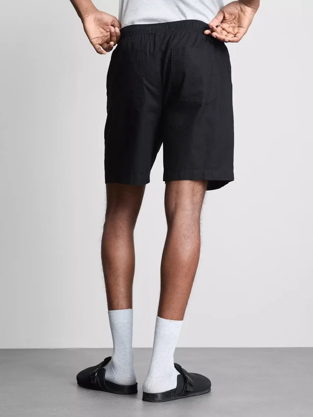 Pantaloni scurți din amestec de in, cu șnur Pantaloni scurți din amestec de in, cu șnur