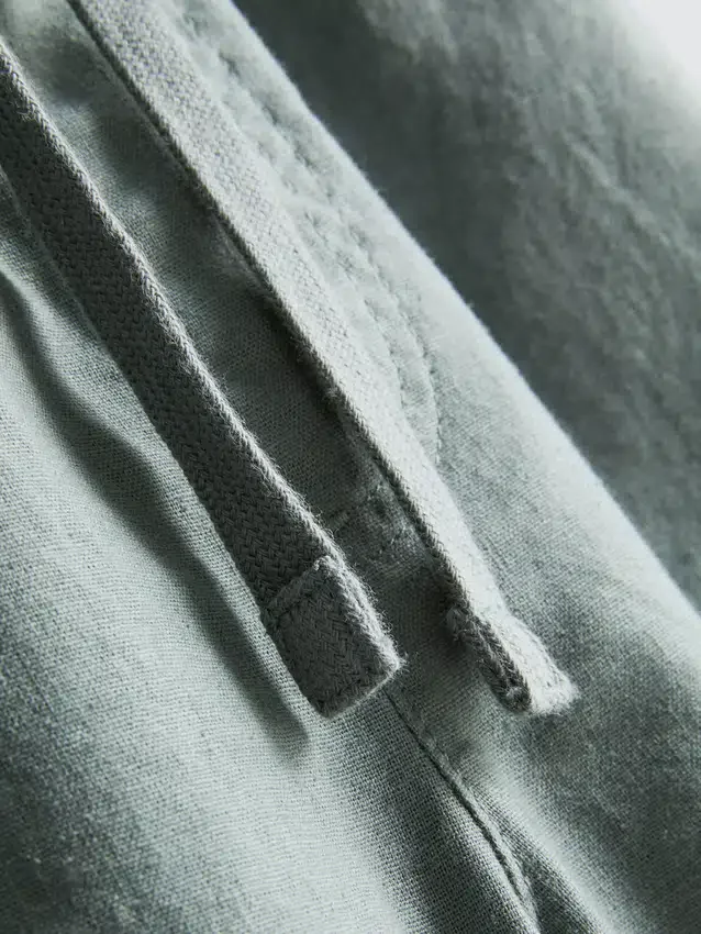 Pantaloni scurți din amestec de in, cu șnur Pantaloni scurți din amestec de in, cu șnur
