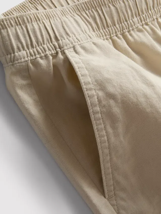 Pantaloni scurți din amestec de in, cu șnur Pantaloni scurți din amestec de in, cu șnur