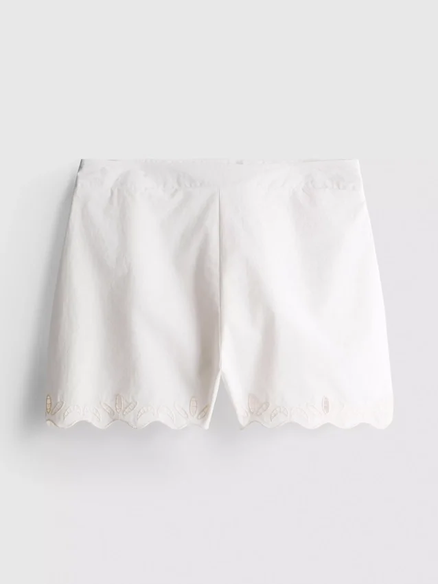 Pantaloni scurți din bumbac cu borduri festonate și broderie Pantaloni scurți din bumbac cu borduri festonate și broderie