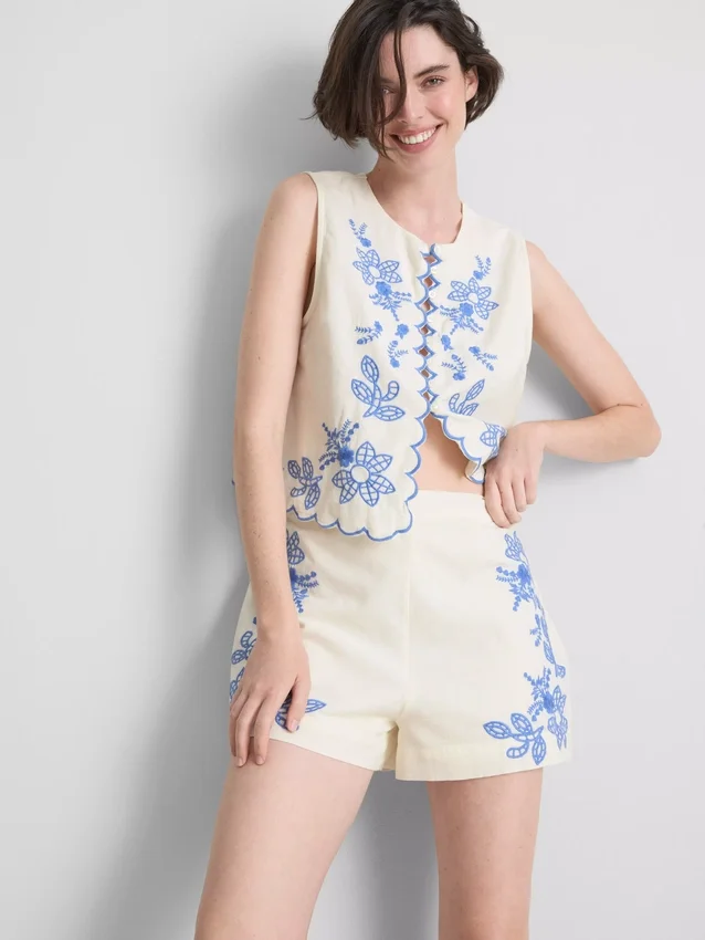 Pantaloni scurți din bumbac cu broderie florală Pantaloni scurți din bumbac cu broderie florală