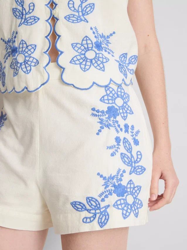 Pantaloni scurți din bumbac cu broderie florală Pantaloni scurți din bumbac cu broderie florală