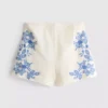 Pantaloni scurți din bumbac cu broderie florală Pantaloni scurți din bumbac cu broderie florală