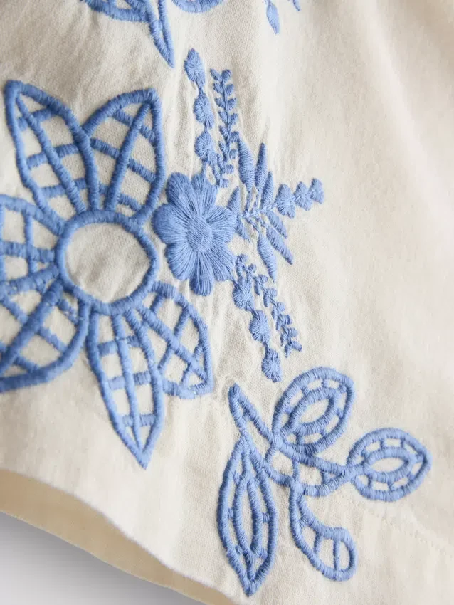 Pantaloni scurți din bumbac cu broderie florală Pantaloni scurți din bumbac cu broderie florală