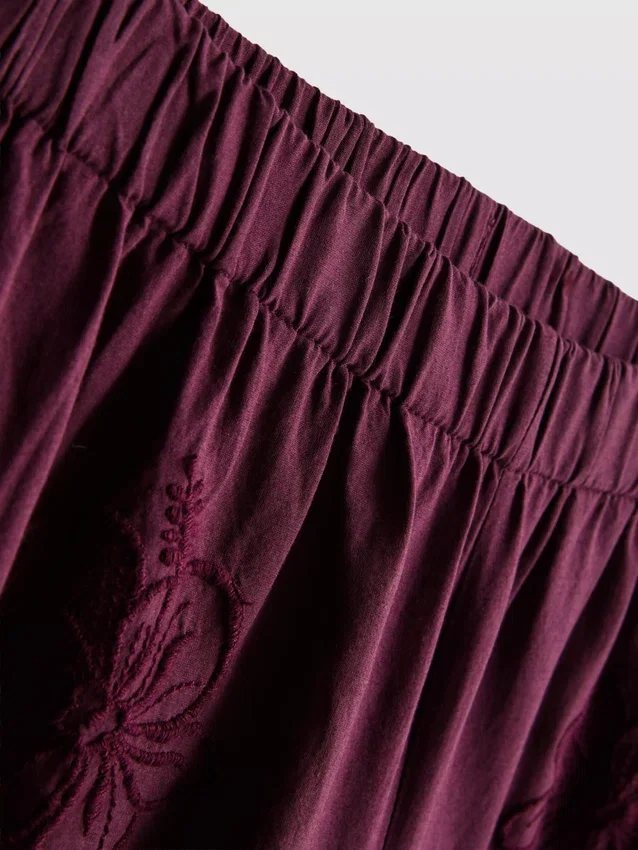 Pantaloni scurți din bumbac cu talie înaltă și broderii Pantaloni scurți din bumbac cu talie înaltă și broderii