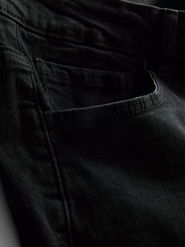 Pantaloni scurți din denim cu croială dreaptă Pantaloni scurți din denim cu croială dreaptă
