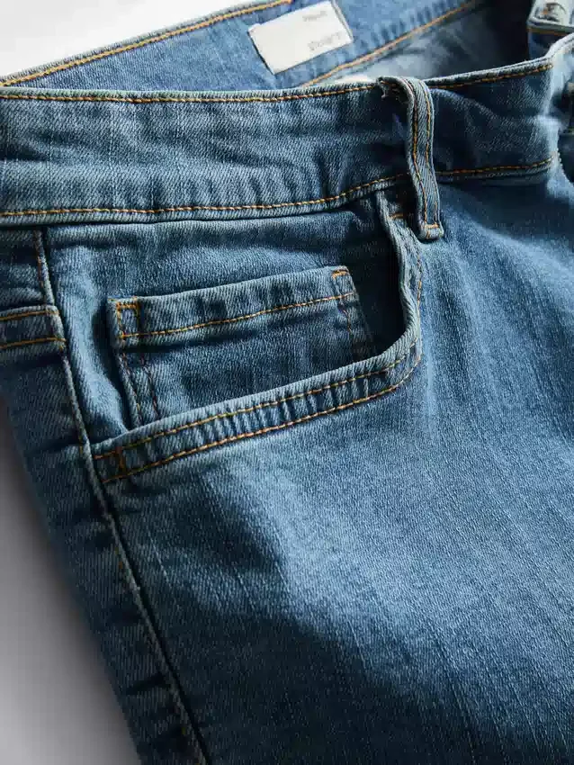 Pantaloni scurți din denim cu croială dreaptă Pantaloni scurți din denim cu croială dreaptă