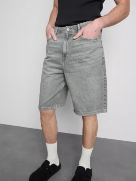 Pantaloni scurți din denim cu croială lejeră Pantaloni scurți din denim cu croială lejeră