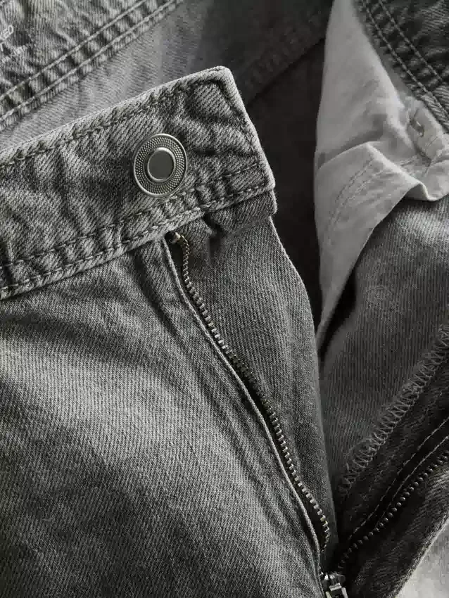 Pantaloni scurți din denim cu croială lejeră Pantaloni scurți din denim cu croială lejeră