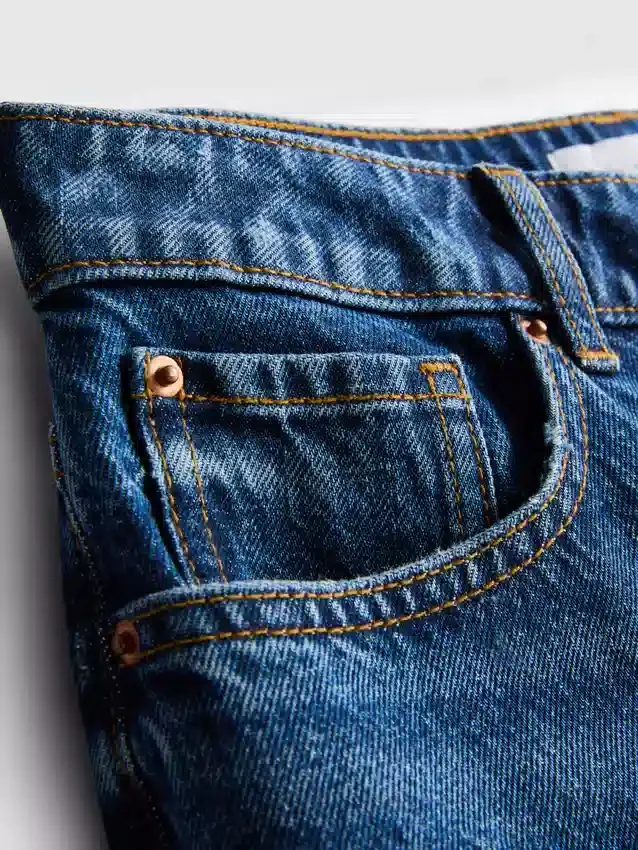 Pantaloni Scurți din denim cu rupturi Pantaloni Scurți din denim cu rupturi