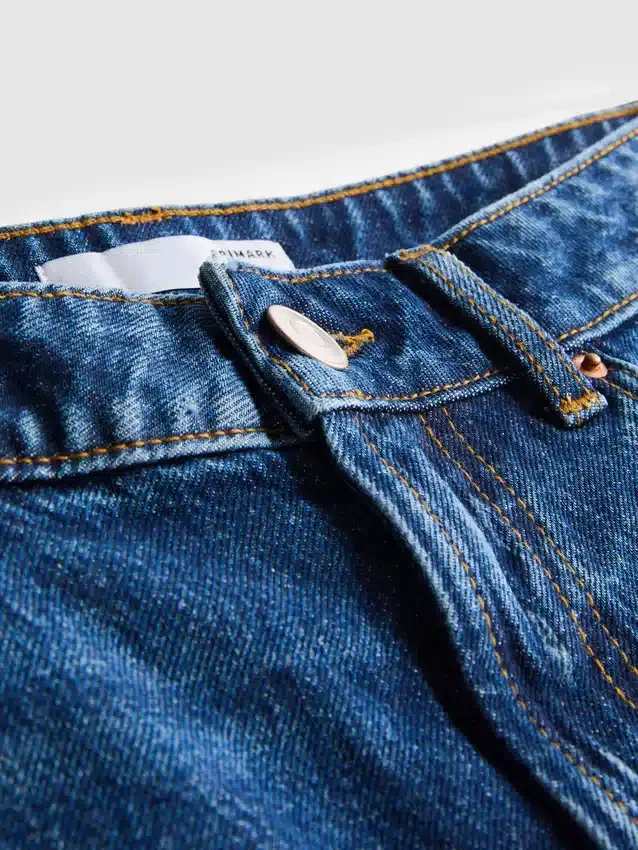 Pantaloni Scurți din denim cu rupturi Pantaloni Scurți din denim cu rupturi