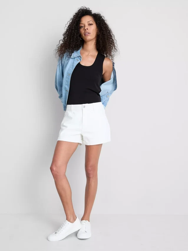 Pantaloni scurți din denim cu talie medie și tiv răsfrânt Pantaloni scurți din denim cu talie medie și tiv răsfrânt