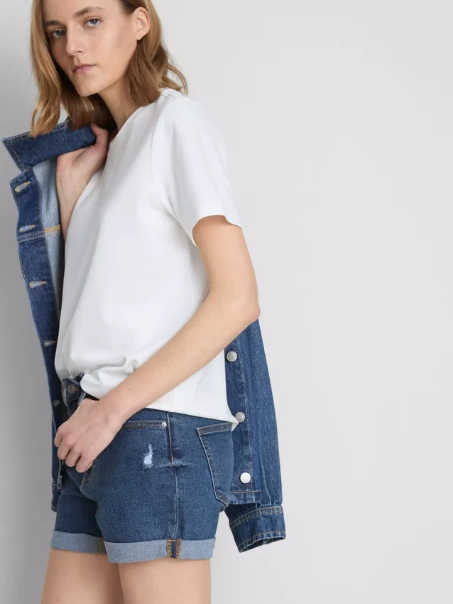 Pantaloni scurți din denim cu talie medie și tiv răsfrânt Pantaloni scurți din denim cu talie medie și tiv răsfrânt