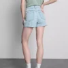 Pantaloni scurți din denim cu talie medie și tiv răsfrânt Pantaloni scurți din denim cu talie medie și tiv răsfrânt