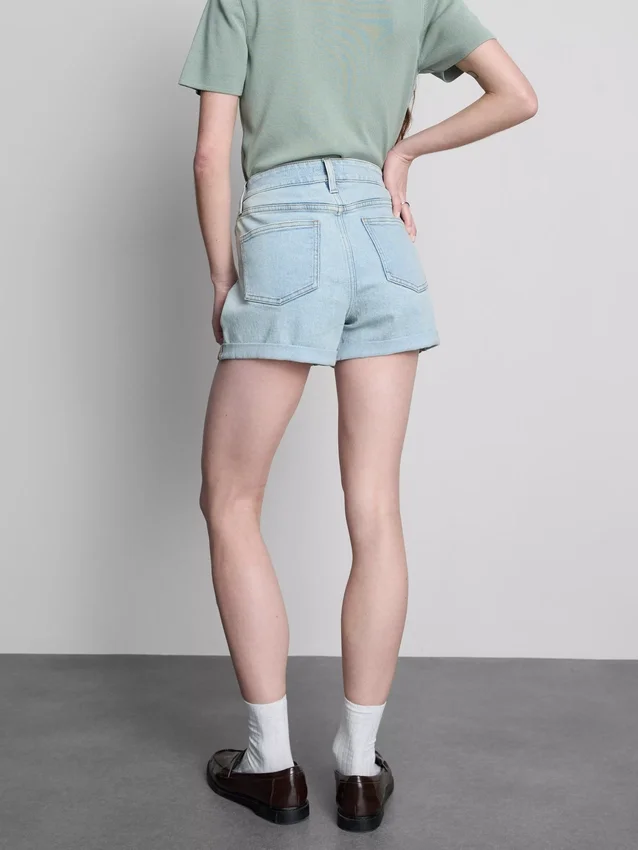 Pantaloni scurți din denim cu talie medie și tiv răsfrânt Pantaloni scurți din denim cu talie medie și tiv răsfrânt