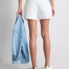 Pantaloni scurți din denim cu talie medie și tiv răsfrânt Pantaloni scurți din denim cu talie medie și tiv răsfrânt