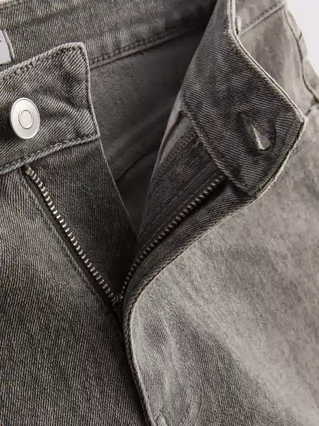 Pantaloni scurți din denim cu talie medie și tiv răsfrânt Pantaloni scurți din denim cu talie medie și tiv răsfrânt