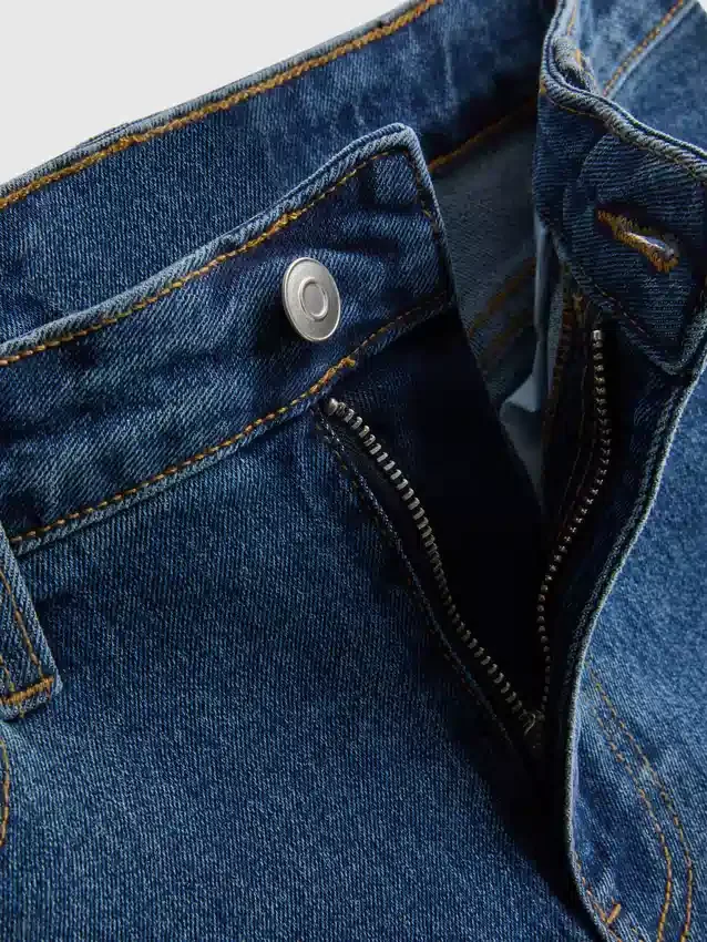 Pantaloni scurți din denim cu talie medie și tiv răsfrânt Pantaloni scurți din denim cu talie medie și tiv răsfrânt