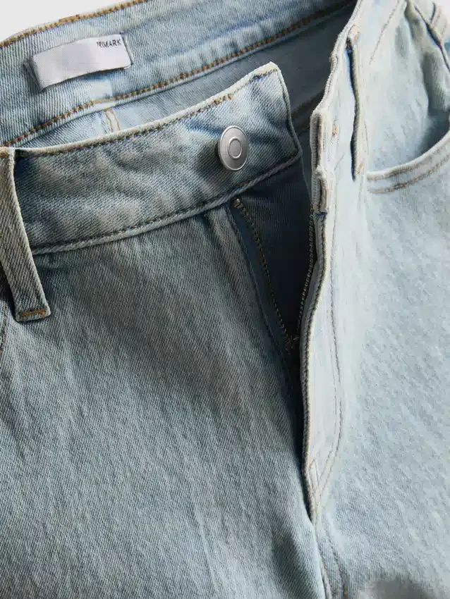Pantaloni scurți din denim cu talie medie și tiv răsfrânt Pantaloni scurți din denim cu talie medie și tiv răsfrânt