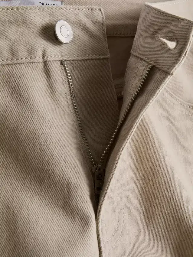 Pantaloni scurți din denim cu talie medie și tiv răsfrânt Pantaloni scurți din denim cu talie medie și tiv răsfrânt