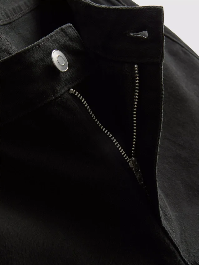 Pantaloni scurți din denim cu talie medie și tiv răsfrânt Pantaloni scurți din denim cu talie medie și tiv răsfrânt