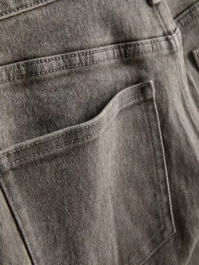 Pantaloni scurți din denim cu talie medie și tiv răsfrânt Pantaloni scurți din denim cu talie medie și tiv răsfrânt
