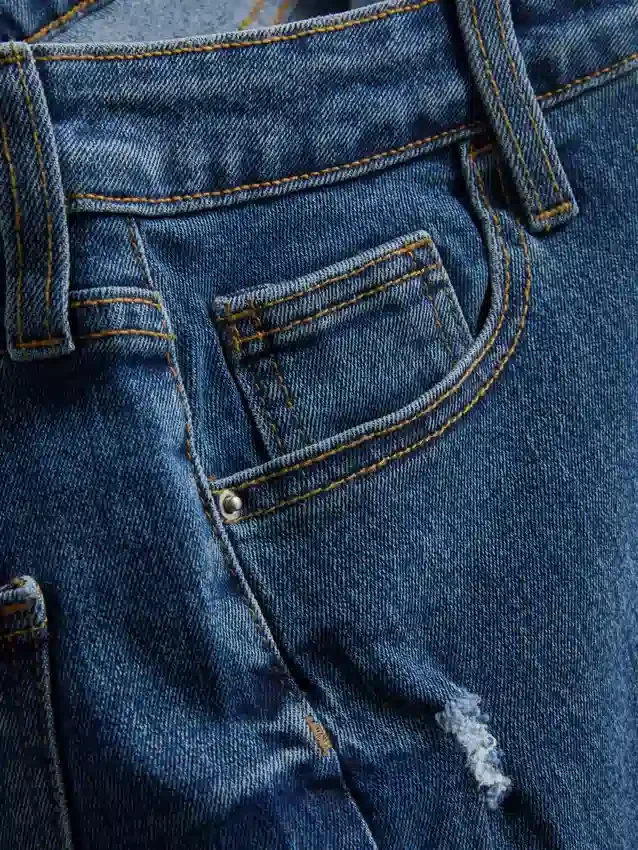 Pantaloni scurți din denim cu talie medie și tiv răsfrânt Pantaloni scurți din denim cu talie medie și tiv răsfrânt