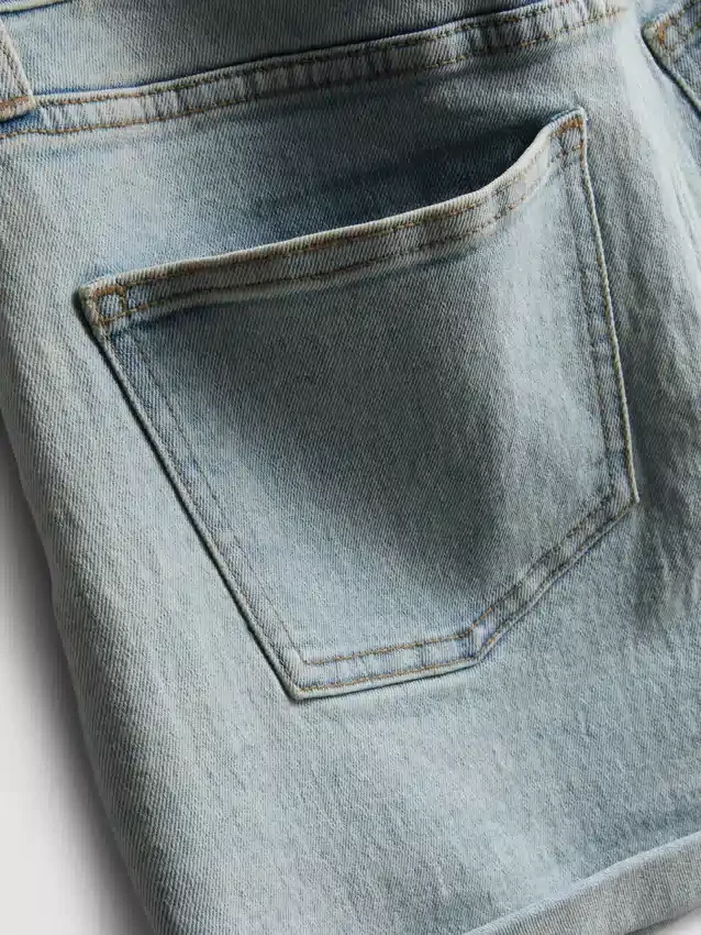 Pantaloni scurți din denim cu talie medie și tiv răsfrânt Pantaloni scurți din denim cu talie medie și tiv răsfrânt