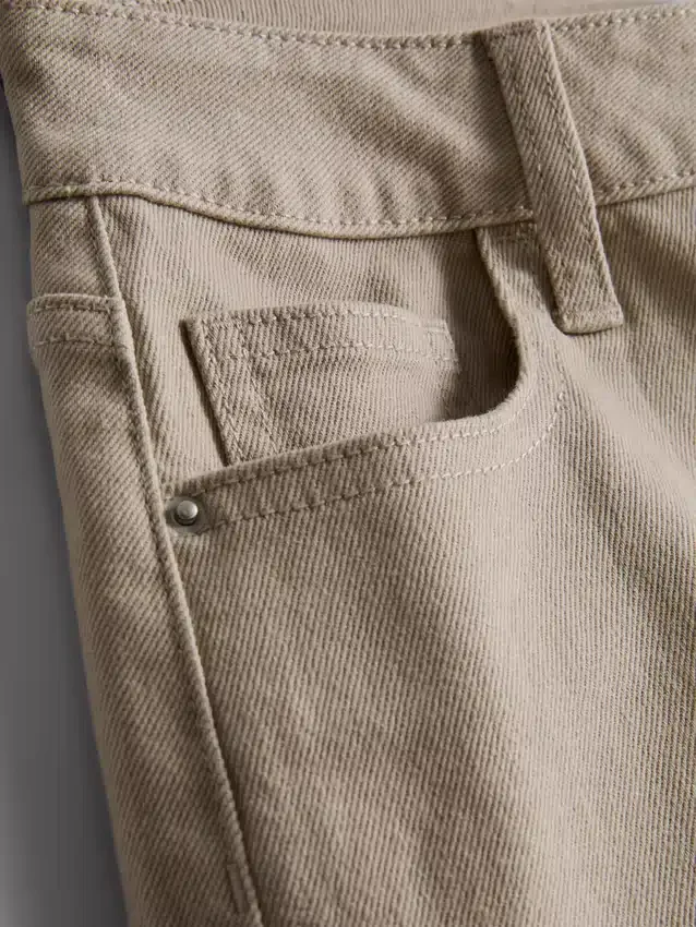 Pantaloni scurți din denim cu talie medie și tiv răsfrânt Pantaloni scurți din denim cu talie medie și tiv răsfrânt