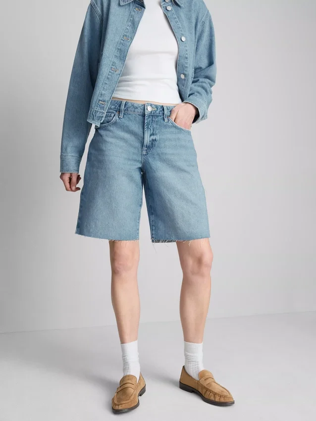 Pantaloni Scurți din denim cu tiv nefinisat Pantaloni Scurți din denim cu tiv nefinisat
