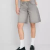 Pantaloni Scurți din denim cu tiv nefinisat Pantaloni Scurți din denim cu tiv nefinisat
