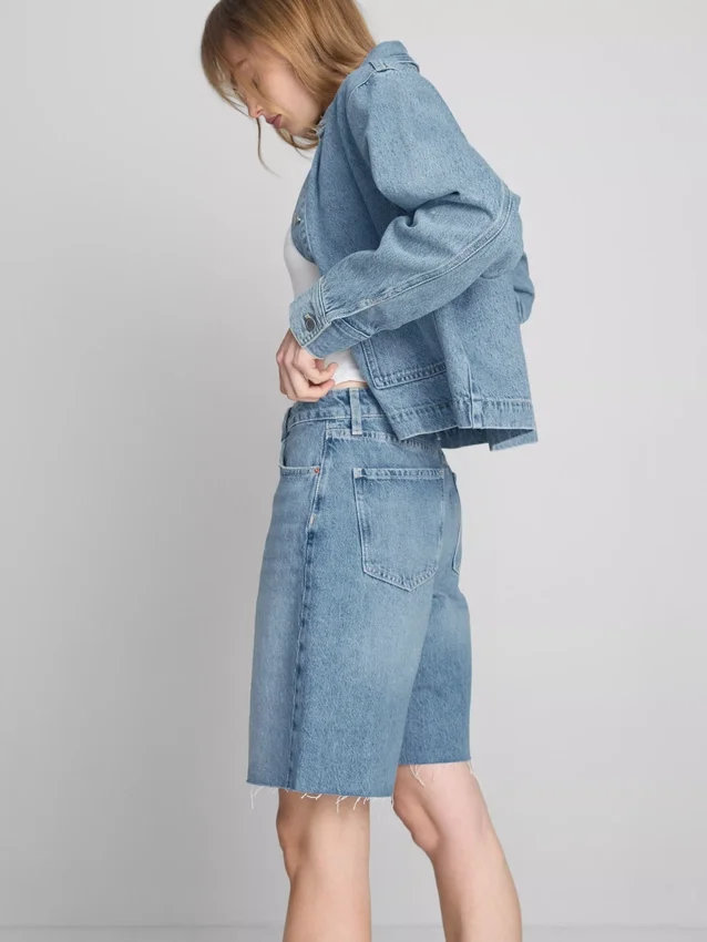 Pantaloni Scurți din denim cu tiv nefinisat Pantaloni Scurți din denim cu tiv nefinisat