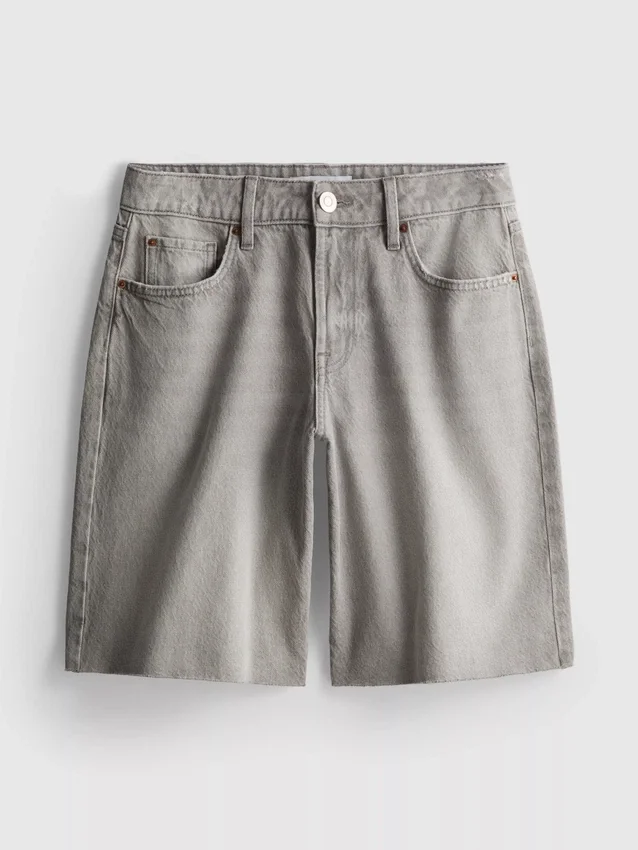 Pantaloni Scurți din denim cu tiv nefinisat Pantaloni Scurți din denim cu tiv nefinisat