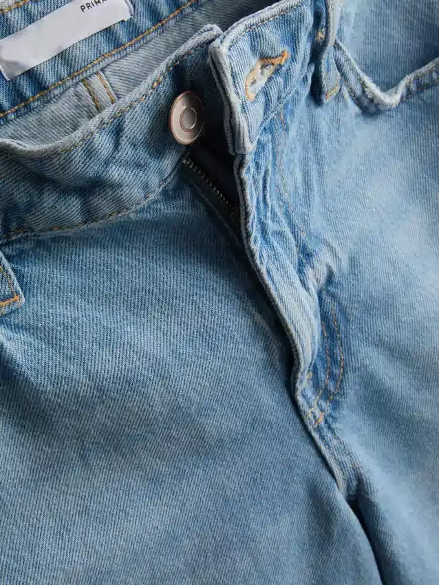 Pantaloni Scurți din denim cu tiv nefinisat Pantaloni Scurți din denim cu tiv nefinisat