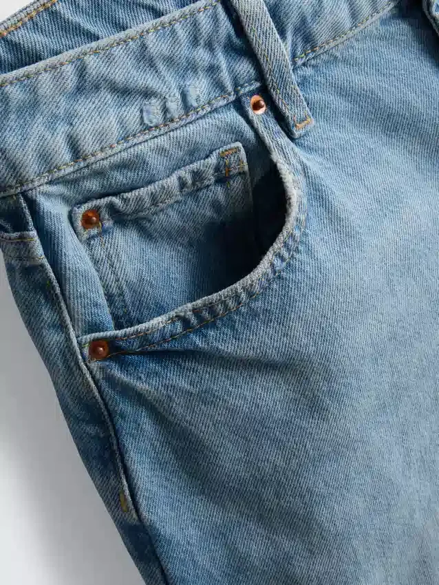 Pantaloni Scurți din denim cu tiv nefinisat Pantaloni Scurți din denim cu tiv nefinisat