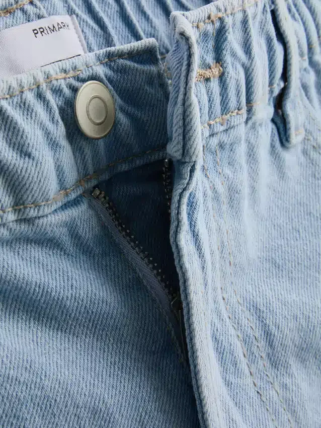 Pantaloni scurți din denim de bumbac, cu croi în A Pantaloni scurți din denim de bumbac, cu croi în A