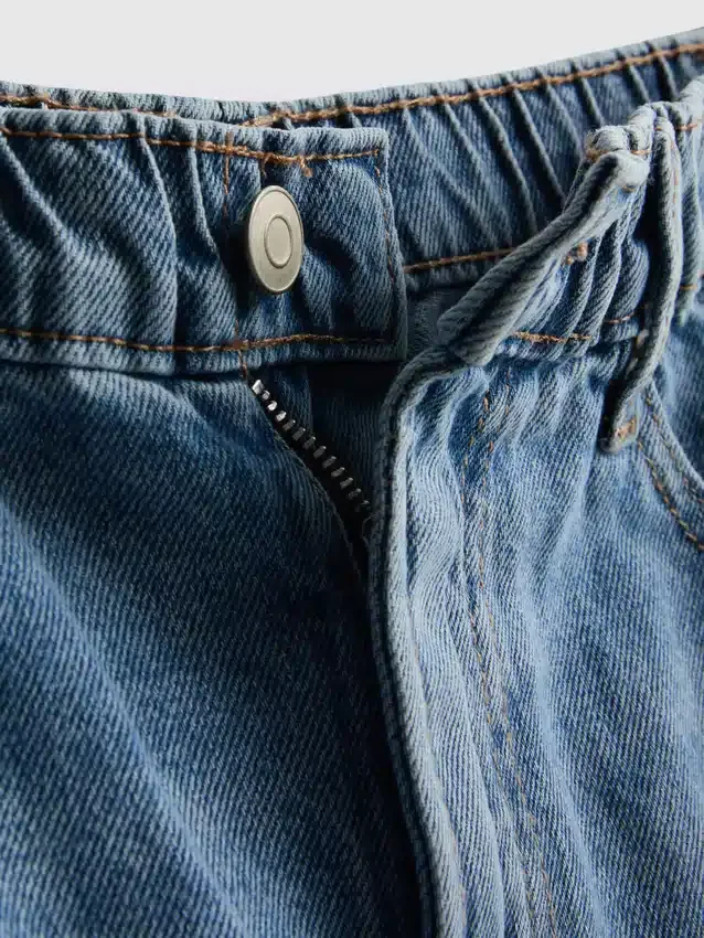Pantaloni scurți din denim de bumbac, cu croi în A Pantaloni scurți din denim de bumbac, cu croi în A