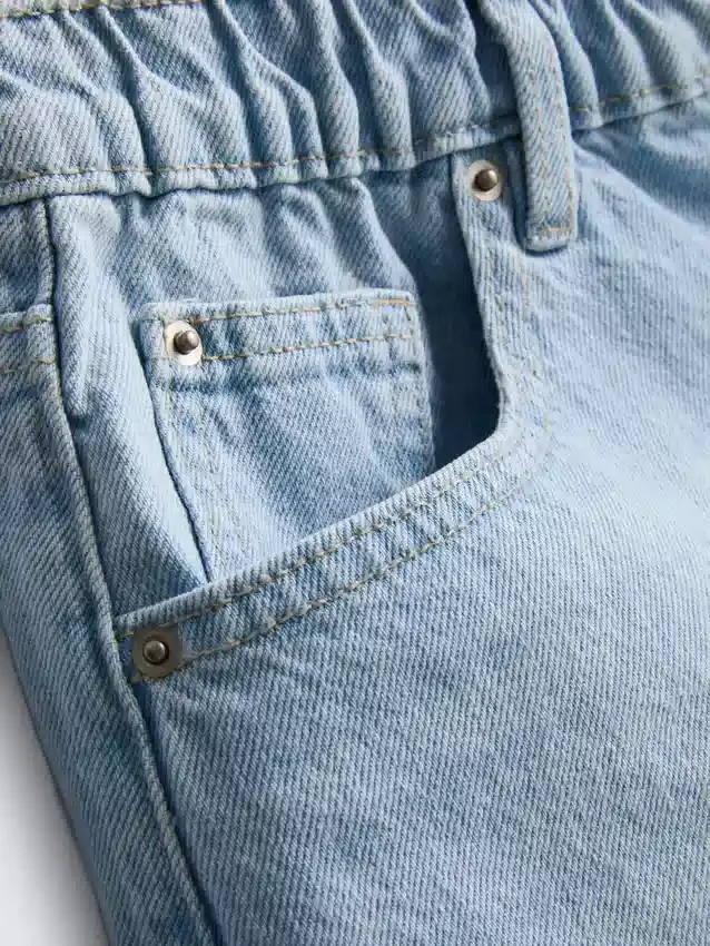 Pantaloni scurți din denim de bumbac, cu croi în A Pantaloni scurți din denim de bumbac, cu croi în A