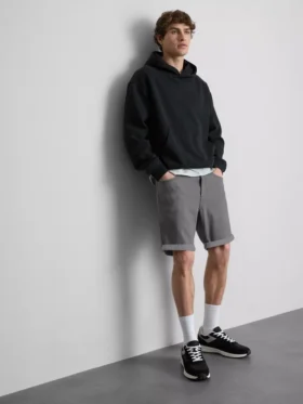 Pantaloni scurți din denim slim cu talie medie Pantaloni scurți din denim slim cu talie medie