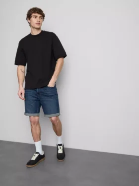 Pantaloni scurți din denim slim cu talie medie Pantaloni scurți din denim slim cu talie medie