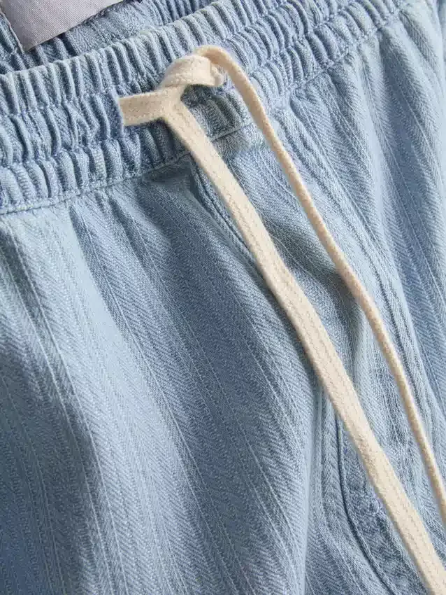 Pantaloni scurți din denim texturat cu șnur Pantaloni scurți din denim texturat cu șnur