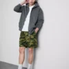 Pantaloni scurți din plasă cu imprimeu camuflaj Pantaloni scurți din plasă cu imprimeu camuflaj