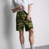 Pantaloni scurți din plasă cu imprimeu camuflaj Pantaloni scurți din plasă cu imprimeu camuflaj