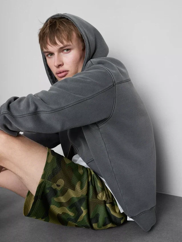 Pantaloni scurți din plasă cu imprimeu camuflaj Pantaloni scurți din plasă cu imprimeu camuflaj