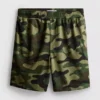 Pantaloni scurți din plasă cu imprimeu camuflaj Pantaloni scurți din plasă cu imprimeu camuflaj