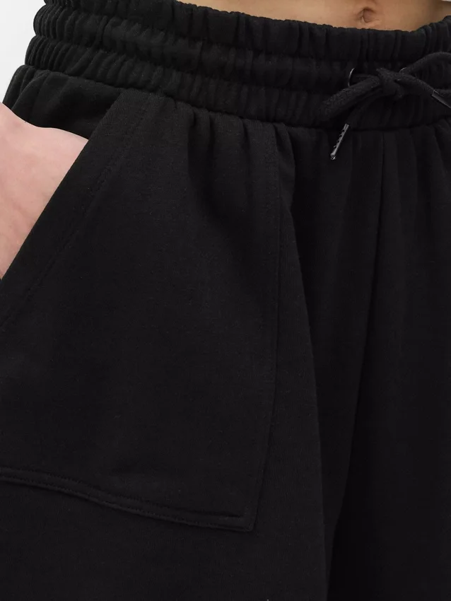 Pantaloni scurți din tricou cu șnur Pantaloni scurți din tricou cu șnur